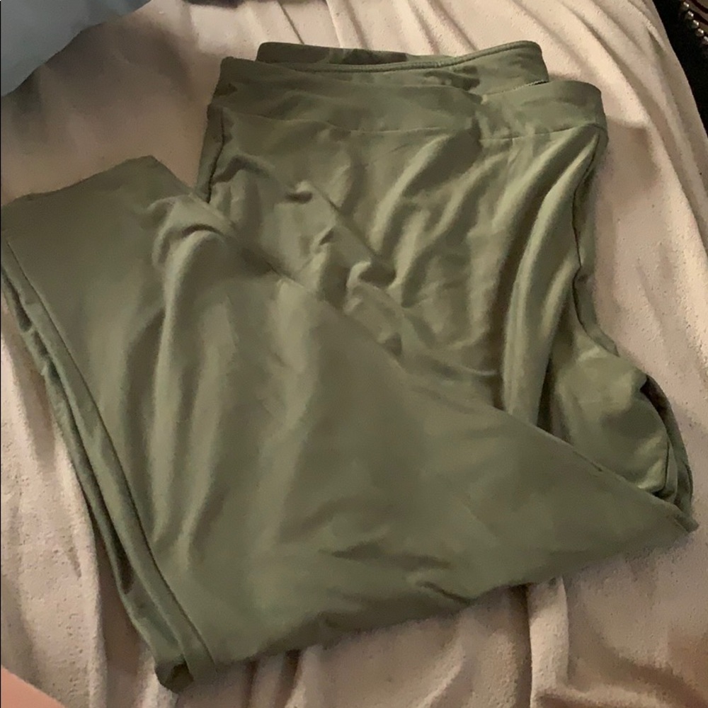 4X soft army green leggings new without tags